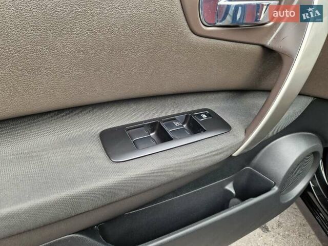 Черный Ниссан Кашкай, объемом двигателя 2 л и пробегом 65 тыс. км за 10400 $, фото 63 на Automoto.ua