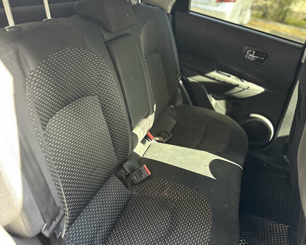 Черный Ниссан Кашкай, объемом двигателя 2 л и пробегом 192 тыс. км за 8920 $, фото 9 на Automoto.ua