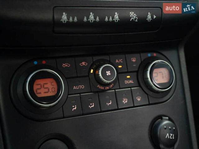 Черный Ниссан Кашкай, объемом двигателя 2 л и пробегом 175 тыс. км за 8400 $, фото 17 на Automoto.ua