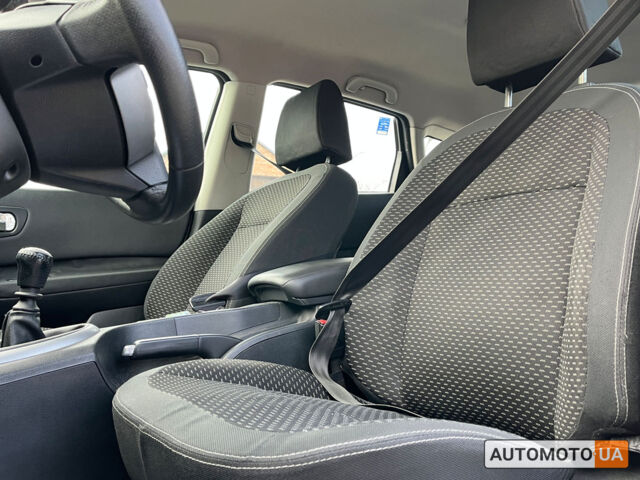 Черный Ниссан Кашкай, объемом двигателя 1.5 л и пробегом 290 тыс. км за 8600 $, фото 7 на Automoto.ua