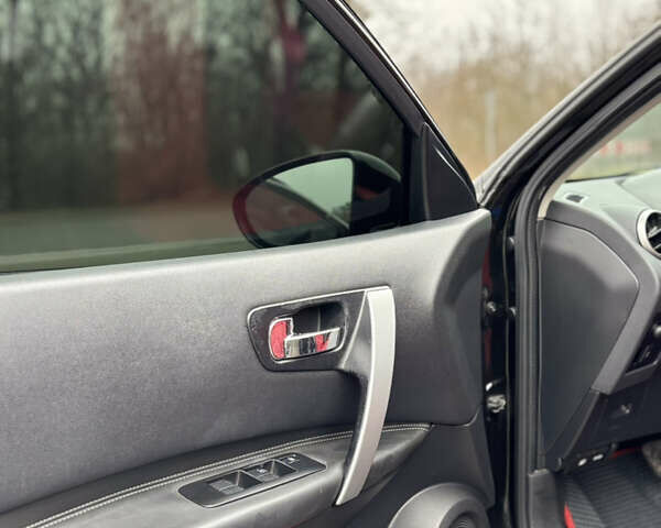 Черный Ниссан Кашкай, объемом двигателя 2 л и пробегом 150 тыс. км за 9200 $, фото 16 на Automoto.ua