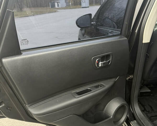 Черный Ниссан Кашкай, объемом двигателя 2 л и пробегом 295 тыс. км за 9200 $, фото 12 на Automoto.ua