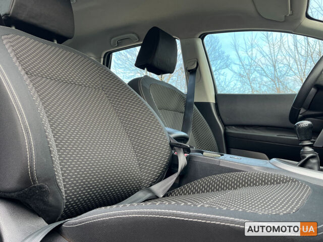 Черный Ниссан Кашкай, объемом двигателя 1.5 л и пробегом 290 тыс. км за 8600 $, фото 23 на Automoto.ua