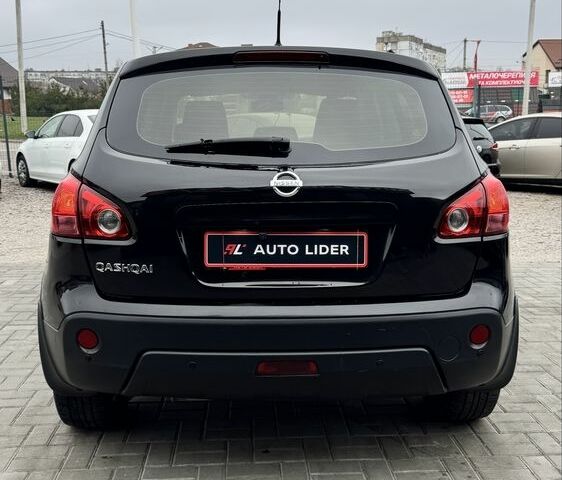 Черный Ниссан Кашкай, объемом двигателя 2 л и пробегом 215 тыс. км за 8300 $, фото 4 на Automoto.ua