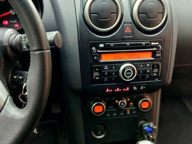 Черный Ниссан Кашкай, объемом двигателя 1.6 л и пробегом 97 тыс. км за 8500 $, фото 6 на Automoto.ua