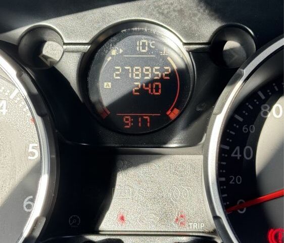 Черный Ниссан Кашкай, объемом двигателя 1.5 л и пробегом 280 тыс. км за 8600 $, фото 14 на Automoto.ua