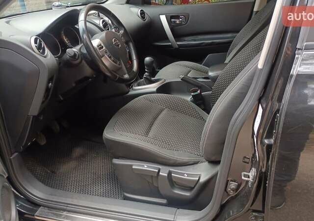 Черный Ниссан Кашкай, объемом двигателя 1.46 л и пробегом 250 тыс. км за 9000 $, фото 4 на Automoto.ua