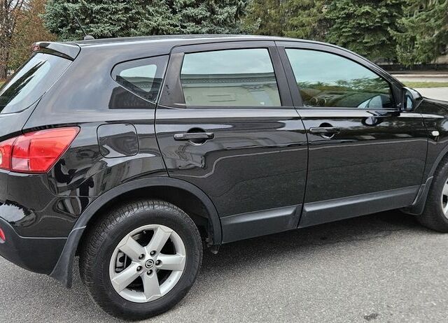 Черный Ниссан Кашкай, объемом двигателя 2 л и пробегом 143 тыс. км за 7800 $, фото 2 на Automoto.ua