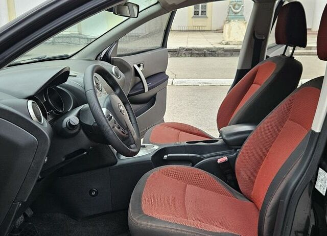 Черный Ниссан Кашкай, объемом двигателя 2 л и пробегом 143 тыс. км за 8300 $, фото 12 на Automoto.ua