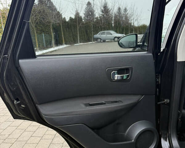 Черный Ниссан Кашкай, объемом двигателя 1.5 л и пробегом 230 тыс. км за 8950 $, фото 61 на Automoto.ua