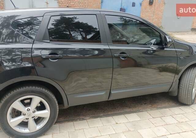 Черный Ниссан Кашкай, объемом двигателя 1.46 л и пробегом 250 тыс. км за 9000 $, фото 3 на Automoto.ua