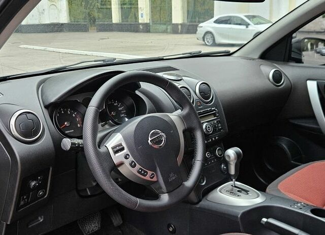 Черный Ниссан Кашкай, объемом двигателя 2 л и пробегом 143 тыс. км за 8300 $, фото 16 на Automoto.ua