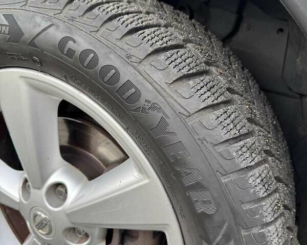 Черный Ниссан Кашкай, объемом двигателя 1.6 л и пробегом 228 тыс. км за 8399 $, фото 19 на Automoto.ua