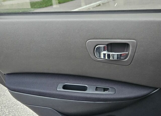 Черный Ниссан Кашкай, объемом двигателя 2 л и пробегом 143 тыс. км за 8300 $, фото 21 на Automoto.ua