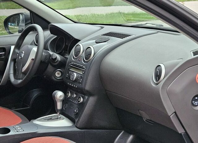 Черный Ниссан Кашкай, объемом двигателя 2 л и пробегом 143 тыс. км за 7800 $, фото 6 на Automoto.ua