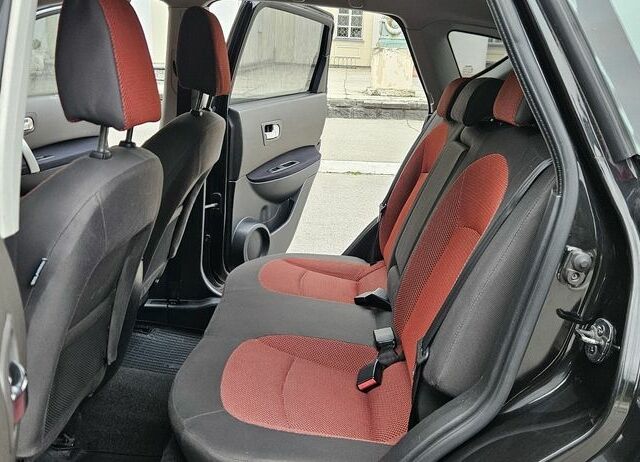 Черный Ниссан Кашкай, объемом двигателя 2 л и пробегом 143 тыс. км за 8300 $, фото 19 на Automoto.ua