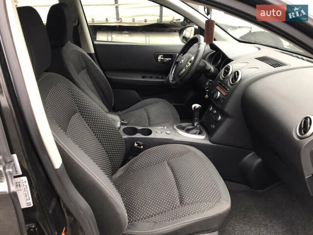 Черный Ниссан Кашкай, объемом двигателя 1.6 л и пробегом 230 тыс. км за 8300 $, фото 5 на Automoto.ua