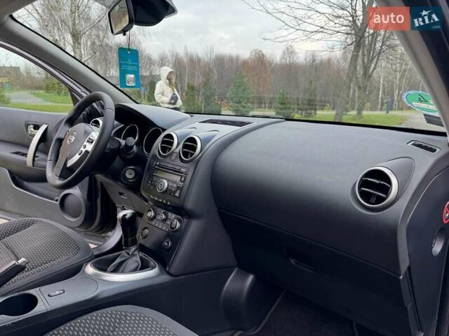 Черный Ниссан Кашкай, объемом двигателя 1.6 л и пробегом 228 тыс. км за 8399 $, фото 27 на Automoto.ua