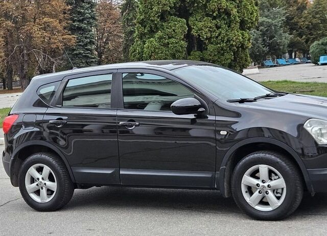 Черный Ниссан Кашкай, объемом двигателя 2 л и пробегом 143 тыс. км за 8300 $, фото 7 на Automoto.ua