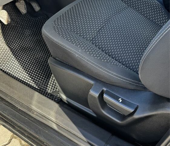 Черный Ниссан Кашкай, объемом двигателя 1.5 л и пробегом 280 тыс. км за 8600 $, фото 5 на Automoto.ua