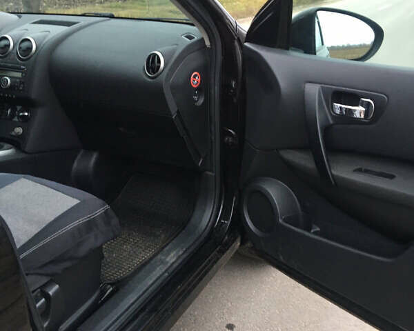 Черный Ниссан Кашкай, объемом двигателя 1.6 л и пробегом 215 тыс. км за 8599 $, фото 7 на Automoto.ua