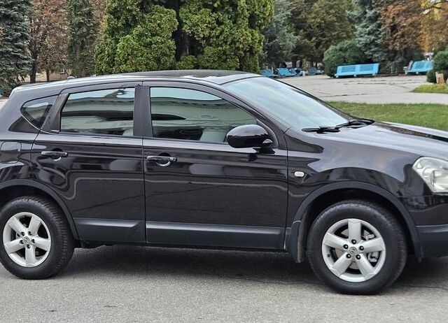 Черный Ниссан Кашкай, объемом двигателя 2 л и пробегом 143 тыс. км за 7800 $, фото 3 на Automoto.ua