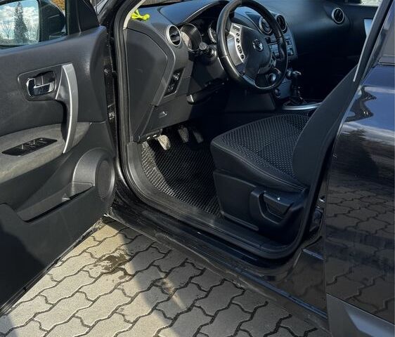 Черный Ниссан Кашкай, объемом двигателя 1.5 л и пробегом 280 тыс. км за 8600 $, фото 1 на Automoto.ua