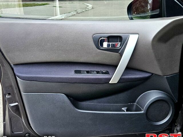 Черный Ниссан Кашкай, объемом двигателя 2 л и пробегом 143 тыс. км за 8300 $, фото 12 на Automoto.ua