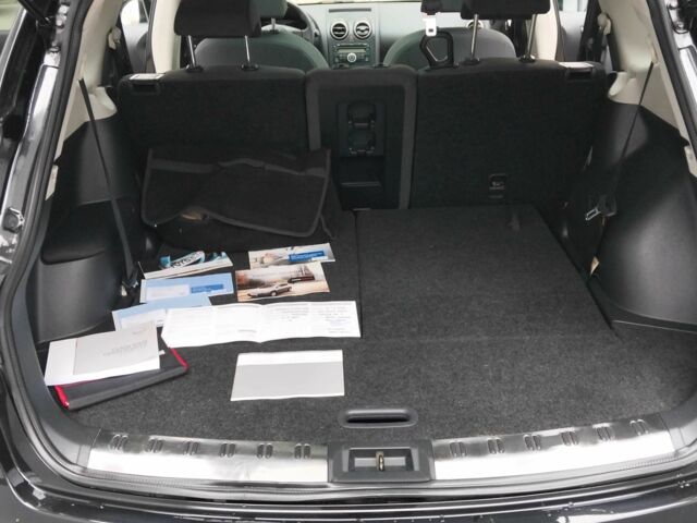 Черный Ниссан Кашкай, объемом двигателя 1.6 л и пробегом 256 тыс. км за 8150 $, фото 4 на Automoto.ua