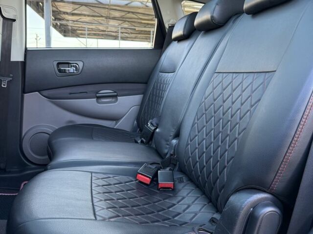 Чорний Ніссан Кашкай, об'ємом двигуна 2 л та пробігом 210 тис. км за 8200 $, фото 6 на Automoto.ua