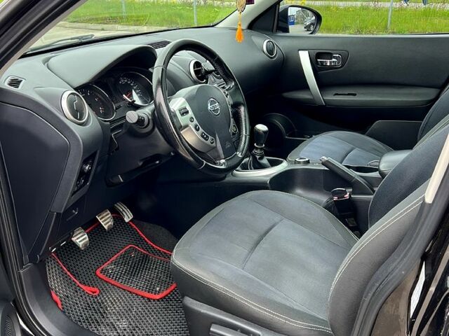 Черный Ниссан Кашкай, объемом двигателя 2 л и пробегом 255 тыс. км за 10750 $, фото 2 на Automoto.ua