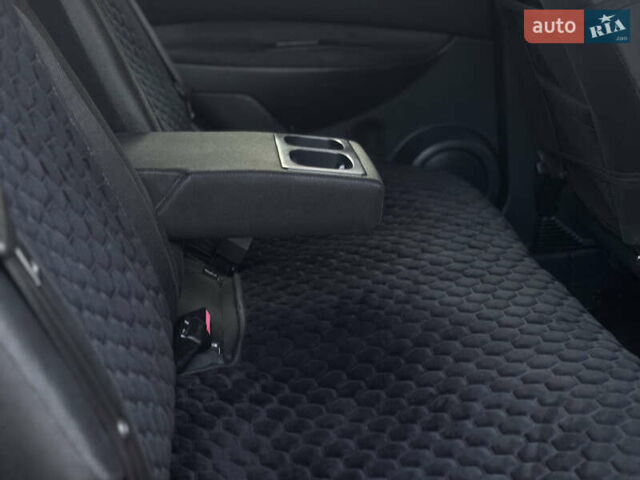 Черный Ниссан Кашкай, объемом двигателя 2 л и пробегом 162 тыс. км за 9350 $, фото 9 на Automoto.ua