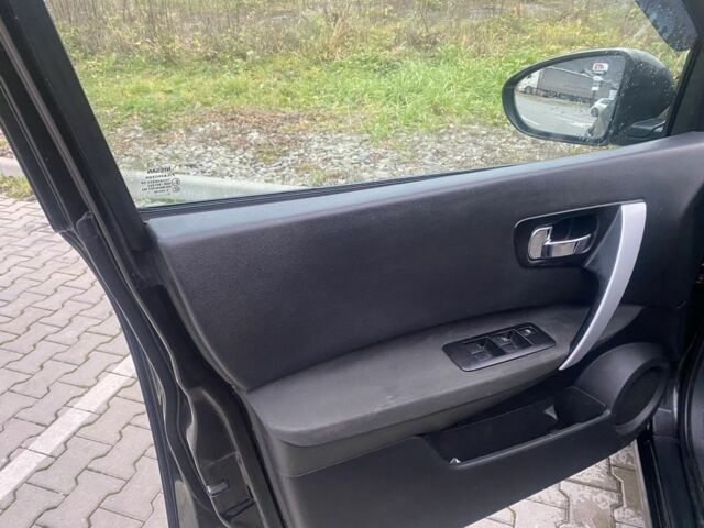 Черный Ниссан Кашкай, объемом двигателя 1.5 л и пробегом 255 тыс. км за 9750 $, фото 12 на Automoto.ua