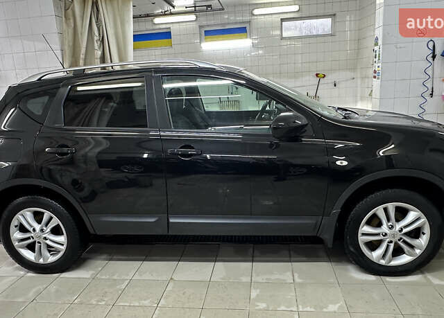 Черный Ниссан Кашкай, объемом двигателя 1.5 л и пробегом 245 тыс. км за 9950 $, фото 2 на Automoto.ua