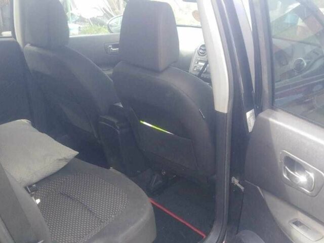 Черный Ниссан Кашкай, объемом двигателя 1.5 л и пробегом 166 тыс. км за 3009 $, фото 6 на Automoto.ua