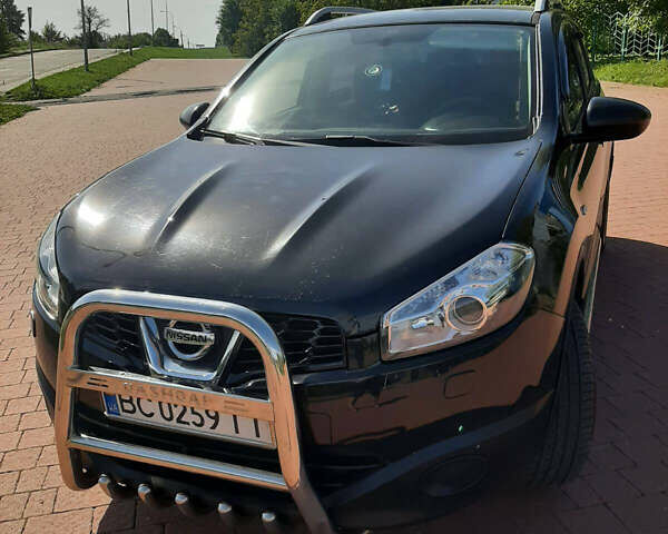 Черный Ниссан Кашкай, объемом двигателя 1.6 л и пробегом 120 тыс. км за 9900 $, фото 1 на Automoto.ua