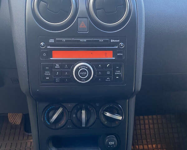 Чорний Ніссан Кашкай, об'ємом двигуна 1.6 л та пробігом 200 тис. км за 9999 $, фото 42 на Automoto.ua