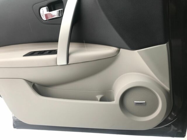 Черный Ниссан Кашкай, объемом двигателя 2 л и пробегом 207 тыс. км за 13500 $, фото 8 на Automoto.ua