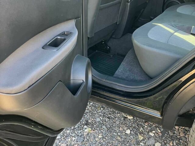 Черный Ниссан Кашкай, объемом двигателя 1.6 л и пробегом 174 тыс. км за 8900 $, фото 12 на Automoto.ua