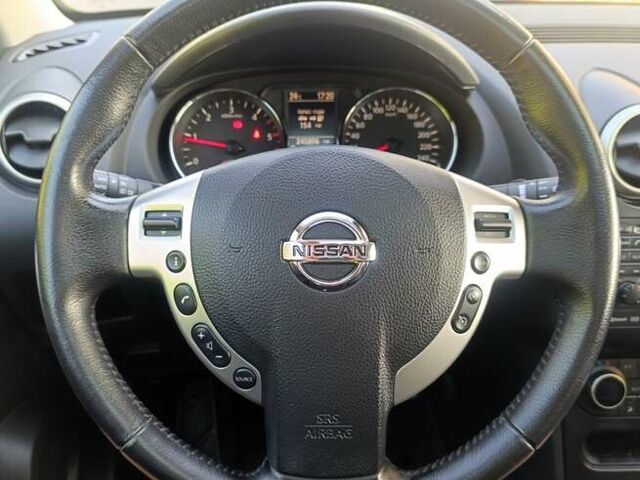 Чорний Ніссан Кашкай, об'ємом двигуна 1.6 л та пробігом 245 тис. км за 11200 $, фото 10 на Automoto.ua