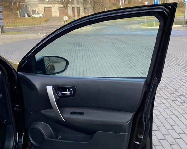 Черный Ниссан Кашкай, объемом двигателя 2 л и пробегом 244 тыс. км за 11900 $, фото 18 на Automoto.ua