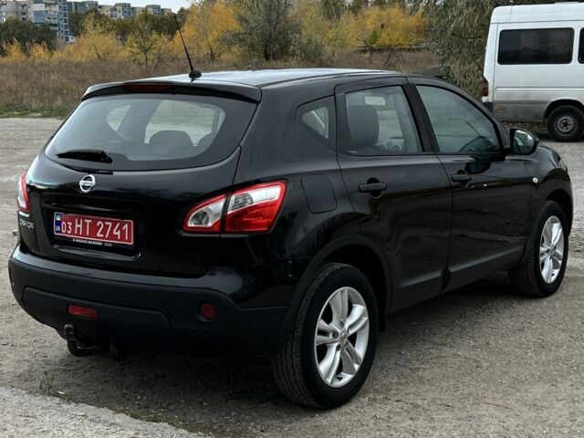 Черный Ниссан Кашкай, объемом двигателя 1.6 л и пробегом 170 тыс. км за 10999 $, фото 5 на Automoto.ua