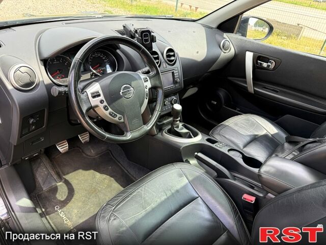 Черный Ниссан Кашкай, объемом двигателя 2 л и пробегом 248 тыс. км за 12000 $, фото 7 на Automoto.ua