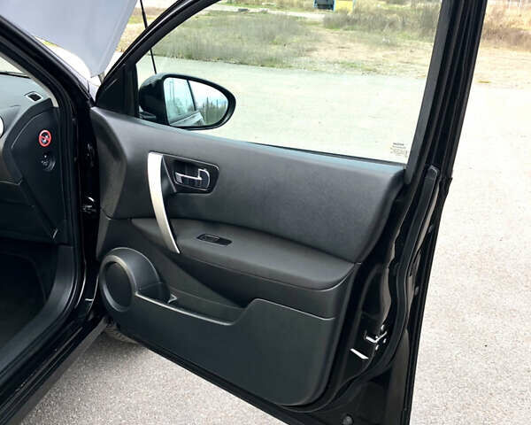 Черный Ниссан Кашкай, объемом двигателя 1.5 л и пробегом 192 тыс. км за 11500 $, фото 49 на Automoto.ua