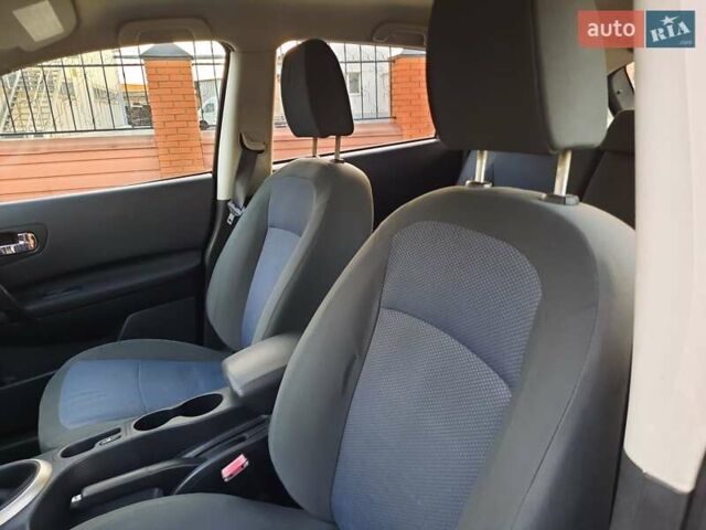 Черный Ниссан Кашкай, объемом двигателя 1.6 л и пробегом 211 тыс. км за 10800 $, фото 11 на Automoto.ua