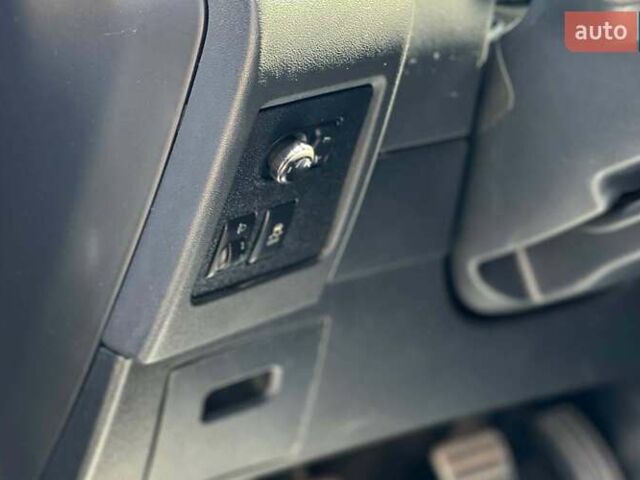 Черный Ниссан Кашкай, объемом двигателя 2 л и пробегом 236 тыс. км за 9600 $, фото 12 на Automoto.ua