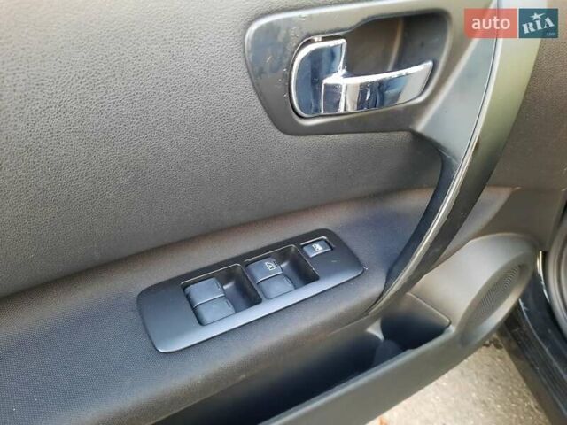 Черный Ниссан Кашкай, объемом двигателя 1.6 л и пробегом 211 тыс. км за 10800 $, фото 8 на Automoto.ua