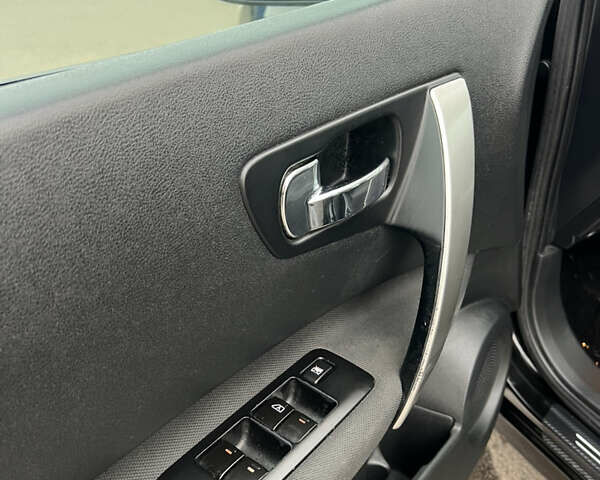 Черный Ниссан Кашкай, объемом двигателя 1.5 л и пробегом 234 тыс. км за 10555 $, фото 13 на Automoto.ua