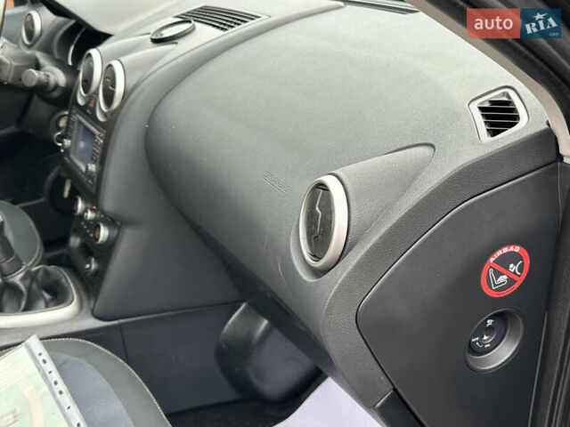 Чорний Ніссан Кашкай, об'ємом двигуна 1.6 л та пробігом 239 тис. км за 9590 $, фото 28 на Automoto.ua