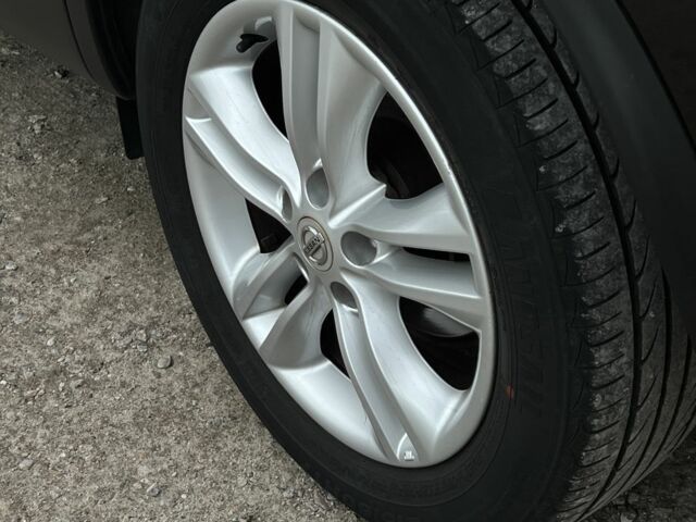 Черный Ниссан Кашкай, объемом двигателя 1.6 л и пробегом 170 тыс. км за 10999 $, фото 19 на Automoto.ua